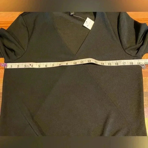 Banana Republic Crepe 3/4 Sleeve Wrap Top, size M, NWT - Picture 9 of 9